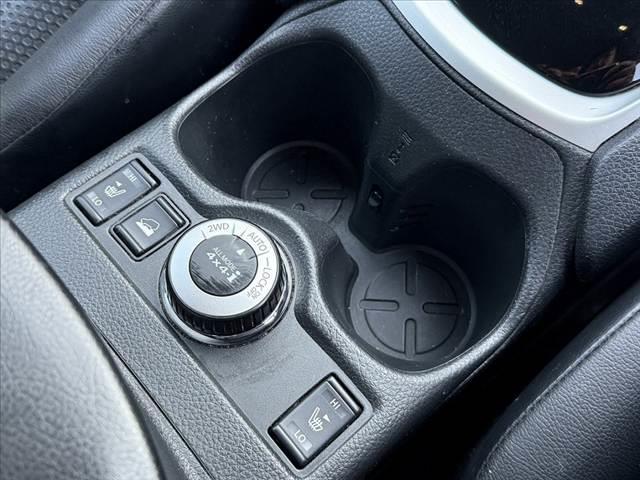 エクストレイル 20X エマージェンシーブレーキパッケージ 禁煙車 4WD ガラスルーフ OPナビ アラビュー パワーバックドア LEDヘッド ルーフレール フルセグ 革巻ステ シートヒーター Aストップ 純17インチAW スマートキー ETC ステリモ オートライト(25枚目)