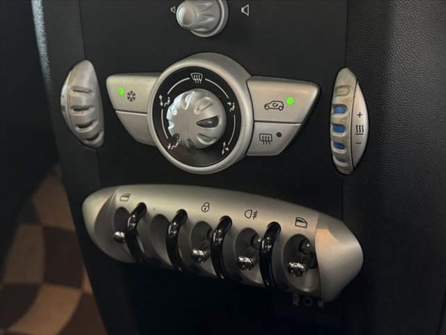 MINI ワン 禁煙車 オーディオ 6AT プッシュスタート ドラレコ ETC 12Vソケット シートリフター ISOFIX バニティミラー 電格ミラー オレンジターンランプ 17インチAW 無塗装ドアミラー(6枚目)