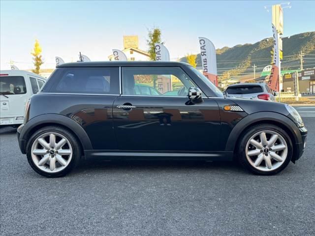 MINI ワン 禁煙車 オーディオ 6AT プッシュスタート ドラレコ ETC 12Vソケット シートリフター ISOFIX バニティミラー 電格ミラー オレンジターンランプ 17インチAW 無塗装ドアミラー(12枚目)