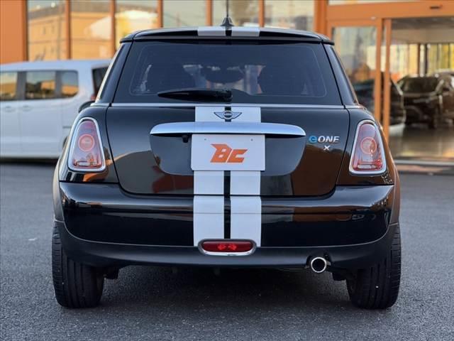 MINI ワン 禁煙車 オーディオ 6AT プッシュスタート ドラレコ ETC 12Vソケット シートリフター ISOFIX バニティミラー 電格ミラー オレンジターンランプ 17インチAW 無塗装ドアミラー(14枚目)