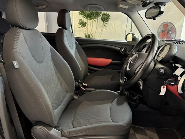 MINI ワン 禁煙車 オーディオ 6AT プッシュスタート ドラレコ ETC 12Vソケット シートリフター ISOFIX バニティミラー 電格ミラー オレンジターンランプ 17インチAW 無塗装ドアミラー(16枚目)