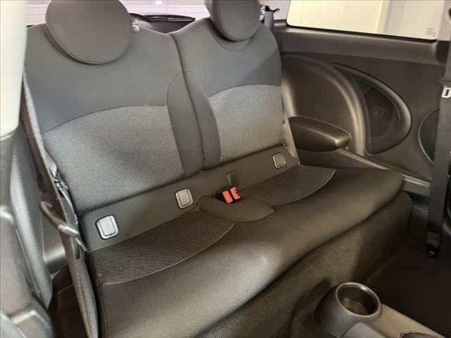 MINI ワン 禁煙車 オーディオ 6AT プッシュスタート ドラレコ ETC 12Vソケット シートリフター ISOFIX バニティミラー 電格ミラー オレンジターンランプ 17インチAW 無塗装ドアミラー(20枚目)