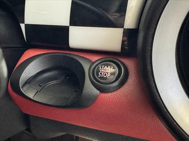 MINI ワン 禁煙車 オーディオ 6AT プッシュスタート ドラレコ ETC 12Vソケット シートリフター ISOFIX バニティミラー 電格ミラー オレンジターンランプ 17インチAW 無塗装ドアミラー(24枚目)