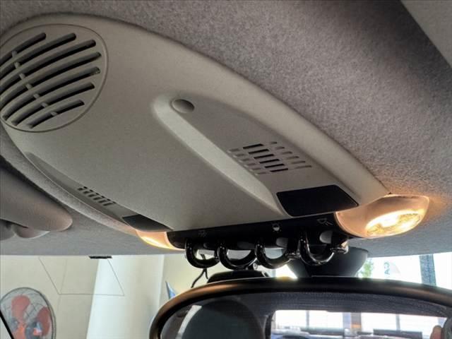 MINI ワン 禁煙車 オーディオ 6AT プッシュスタート ドラレコ ETC 12Vソケット シートリフター ISOFIX バニティミラー 電格ミラー オレンジターンランプ 17インチAW 無塗装ドアミラー(25枚目)