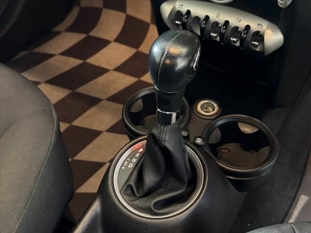 MINI ワン 禁煙車 オーディオ 6AT プッシュスタート ドラレコ ETC 12Vソケット シートリフター ISOFIX バニティミラー 電格ミラー オレンジターンランプ 17インチAW 無塗装ドアミラー(26枚目)