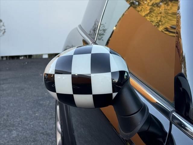 MINI ワン 禁煙車 オーディオ 6AT プッシュスタート ドラレコ ETC 12Vソケット シートリフター ISOFIX バニティミラー 電格ミラー オレンジターンランプ 17インチAW 無塗装ドアミラー(34枚目)