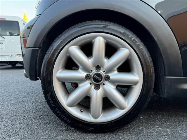 MINI ワン 禁煙車 オーディオ 6AT プッシュスタート ドラレコ ETC 12Vソケット シートリフター ISOFIX バニティミラー 電格ミラー オレンジターンランプ 17インチAW 無塗装ドアミラー(43枚目)