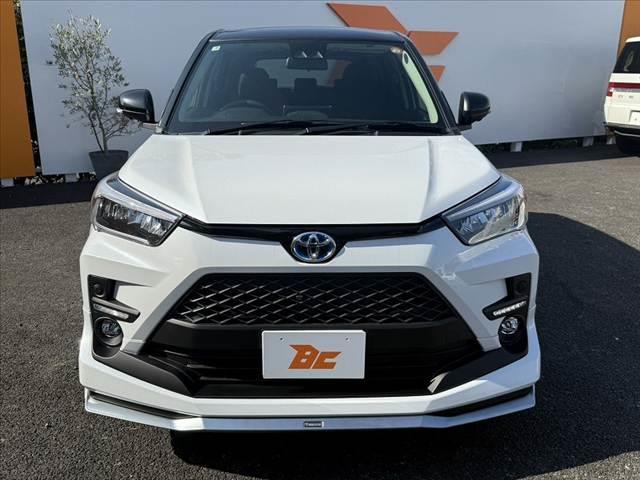 ライズ 　禁煙　２トーン　９インチＤＡ　パノラミックビューモニター　ＢＳＭ　スマアシ　キーフリーシステム　ＬＥＤヘッド　シーケンシャルランプ　オートライト　フォグ　　シートヒーター　アップルカープレイ（9枚目）