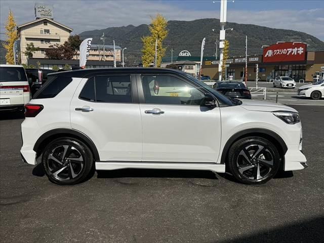 ライズ 　禁煙　２トーン　９インチＤＡ　パノラミックビューモニター　ＢＳＭ　スマアシ　キーフリーシステム　ＬＥＤヘッド　シーケンシャルランプ　オートライト　フォグ　　シートヒーター　アップルカープレイ（12枚目）