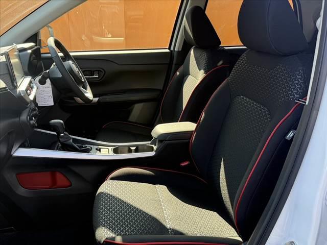 ライズ 　禁煙　２トーン　９インチＤＡ　パノラミックビューモニター　ＢＳＭ　スマアシ　キーフリーシステム　ＬＥＤヘッド　シーケンシャルランプ　オートライト　フォグ　　シートヒーター　アップルカープレイ（17枚目）