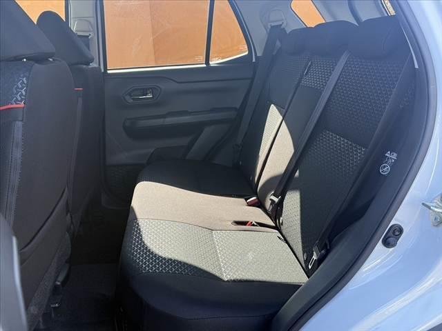 ライズ 　禁煙　２トーン　９インチＤＡ　パノラミックビューモニター　ＢＳＭ　スマアシ　キーフリーシステム　ＬＥＤヘッド　シーケンシャルランプ　オートライト　フォグ　　シートヒーター　アップルカープレイ（18枚目）