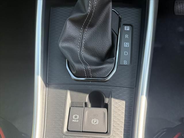 ライズ 　禁煙　２トーン　９インチＤＡ　パノラミックビューモニター　ＢＳＭ　スマアシ　キーフリーシステム　ＬＥＤヘッド　シーケンシャルランプ　オートライト　フォグ　　シートヒーター　アップルカープレイ（28枚目）