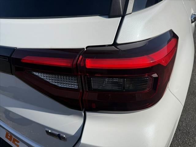 ライズ 　禁煙　２トーン　９インチＤＡ　パノラミックビューモニター　ＢＳＭ　スマアシ　キーフリーシステム　ＬＥＤヘッド　シーケンシャルランプ　オートライト　フォグ　　シートヒーター　アップルカープレイ（36枚目）