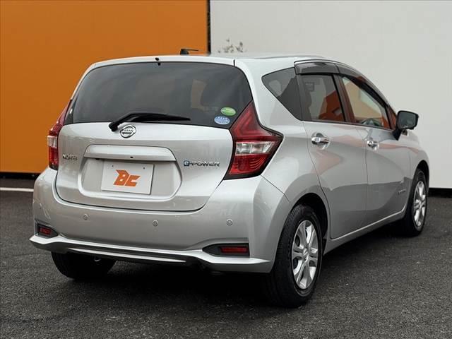 ノート e-パワー B 禁煙車 車検整備付 後期 アラビュー インテリジェントRミラー エマブレ フロントバックソナー Aライト オーディオ プライバシーガラス Rワイパー シートリフター バニティミラー 電格ミラー(13枚目)