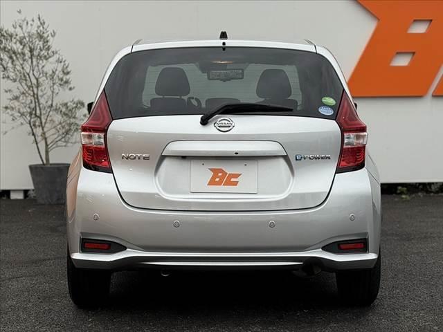 ノート e-パワー B 禁煙車 車検整備付 後期 アラビュー インテリジェントRミラー エマブレ フロントバックソナー Aライト オーディオ プライバシーガラス Rワイパー シートリフター バニティミラー 電格ミラー(14枚目)