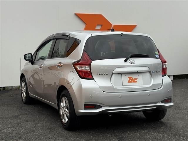 ノート e-パワー B 禁煙車 車検整備付 後期 アラビュー インテリジェントRミラー エマブレ フロントバックソナー Aライト オーディオ プライバシーガラス Rワイパー シートリフター バニティミラー 電格ミラー(15枚目)