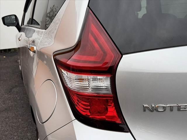 ノート e-パワー B 禁煙車 車検整備付 後期 アラビュー インテリジェントRミラー エマブレ フロントバックソナー Aライト オーディオ プライバシーガラス Rワイパー シートリフター バニティミラー 電格ミラー(36枚目)