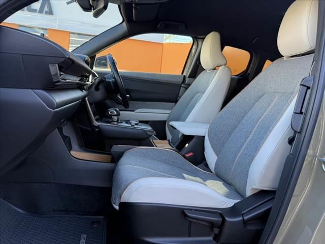 ＭＸ－３０ モダンコンフィデンス　禁煙車　車検整備付　セーフティＰＫＧ　８．８インチナビ　Ｂカメラ　ＢＴ　フルセグ　スマートキー　ＢＳＭ　Ａハイビーム　ＬＥＤ　シートヒーター　メモリーシート　ＥＴＣ　前後ドラレコ　純１８インチＡＷ（17枚目）