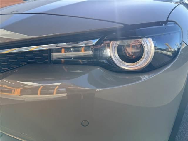 ＭＸ－３０ モダンコンフィデンス　禁煙車　車検整備付　セーフティＰＫＧ　８．８インチナビ　Ｂカメラ　ＢＴ　フルセグ　スマートキー　ＢＳＭ　Ａハイビーム　ＬＥＤ　シートヒーター　メモリーシート　ＥＴＣ　前後ドラレコ　純１８インチＡＷ（34枚目）