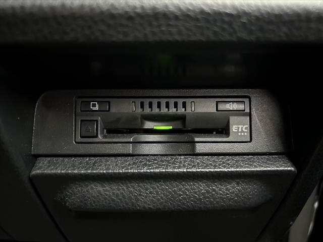 ノア ハイブリッドＳｉ　ダブルバイビー　禁煙車　後期　９型ナビ　ＦＤモニター　セーフティセンスＣ　フルセグ　両電スラ　バックカメラ　ＬＥＤヘッド　オートライト　フォグ　スマートキー　合皮コンビシート　快適温熱シート　クルコン　ＥＴＣ（5枚目）