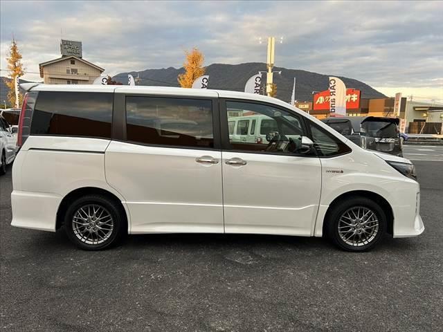 ノア ハイブリッドＳｉ　ダブルバイビー　禁煙車　後期　９型ナビ　ＦＤモニター　セーフティセンスＣ　フルセグ　両電スラ　バックカメラ　ＬＥＤヘッド　オートライト　フォグ　スマートキー　合皮コンビシート　快適温熱シート　クルコン　ＥＴＣ（12枚目）