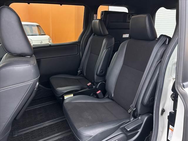 ノア ハイブリッドＳｉ　ダブルバイビー　禁煙車　後期　９型ナビ　ＦＤモニター　セーフティセンスＣ　フルセグ　両電スラ　バックカメラ　ＬＥＤヘッド　オートライト　フォグ　スマートキー　合皮コンビシート　快適温熱シート　クルコン　ＥＴＣ（18枚目）