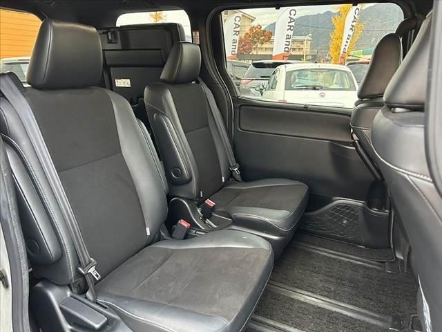 ノア ハイブリッドＳｉ　ダブルバイビー　禁煙車　後期　９型ナビ　ＦＤモニター　セーフティセンスＣ　フルセグ　両電スラ　バックカメラ　ＬＥＤヘッド　オートライト　フォグ　スマートキー　合皮コンビシート　快適温熱シート　クルコン　ＥＴＣ（19枚目）