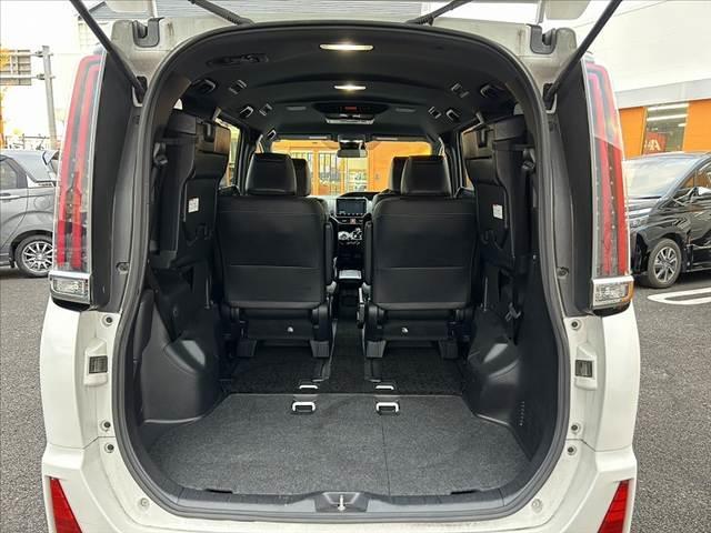 ノア ハイブリッドＳｉ　ダブルバイビー　禁煙車　後期　９型ナビ　ＦＤモニター　セーフティセンスＣ　フルセグ　両電スラ　バックカメラ　ＬＥＤヘッド　オートライト　フォグ　スマートキー　合皮コンビシート　快適温熱シート　クルコン　ＥＴＣ（20枚目）