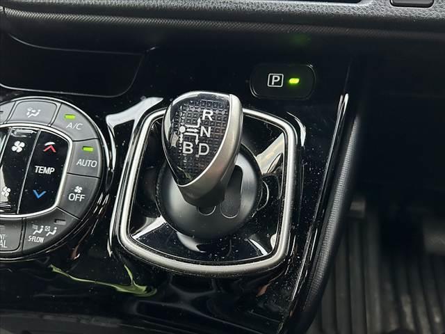 ノア ハイブリッドＳｉ　ダブルバイビー　禁煙車　後期　９型ナビ　ＦＤモニター　セーフティセンスＣ　フルセグ　両電スラ　バックカメラ　ＬＥＤヘッド　オートライト　フォグ　スマートキー　合皮コンビシート　快適温熱シート　クルコン　ＥＴＣ（25枚目）