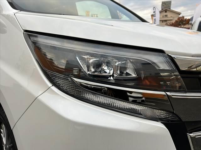 ノア ハイブリッドＳｉ　ダブルバイビー　禁煙車　後期　９型ナビ　ＦＤモニター　セーフティセンスＣ　フルセグ　両電スラ　バックカメラ　ＬＥＤヘッド　オートライト　フォグ　スマートキー　合皮コンビシート　快適温熱シート　クルコン　ＥＴＣ（33枚目）