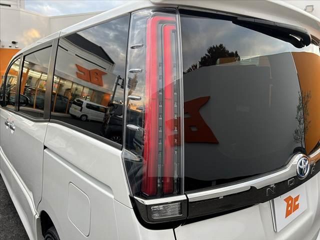 ノア ハイブリッドＳｉ　ダブルバイビー　禁煙車　後期　９型ナビ　ＦＤモニター　セーフティセンスＣ　フルセグ　両電スラ　バックカメラ　ＬＥＤヘッド　オートライト　フォグ　スマートキー　合皮コンビシート　快適温熱シート　クルコン　ＥＴＣ（35枚目）