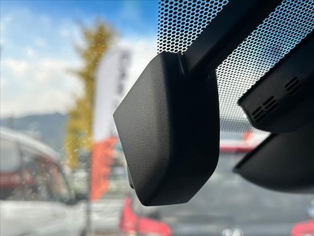 ハリアー プログレス　メタル　アンド　レザーパッケージ　禁煙車　後期　４ＷＤ　ＪＢＬ　メーカーナビ　セーフティセンスＰ　パノラミックビューモニター　フルセグ　ナッパ革シート　ＬＥＤヘッド　オートライト　パワーバックドア　快適温熱シート（4枚目）