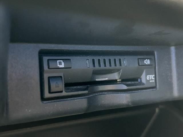 ハリアー プログレス　メタル　アンド　レザーパッケージ　禁煙車　後期　４ＷＤ　ＪＢＬ　メーカーナビ　セーフティセンスＰ　パノラミックビューモニター　フルセグ　ナッパ革シート　ＬＥＤヘッド　オートライト　パワーバックドア　快適温熱シート（5枚目）