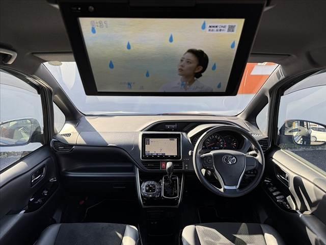 ヴォクシー ＺＳ　煌ＩＩＩ　禁煙車　後期　セーフティセンス　両電スラ　９インチナビ　ＦＤモニター　Ｂカメラ　フルセグ　ＢＴ　ステリモ　スマートキー　クルコン　横滑り防止　Ａストップ　Ａライト　ＬＥＤヘッド　　純１６インチＡＷ（2枚目）