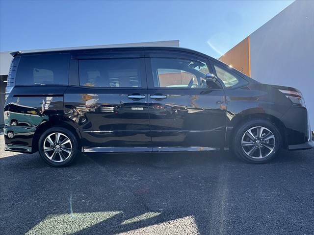 ヴォクシー ＺＳ　煌ＩＩＩ　禁煙車　後期　セーフティセンス　両電スラ　９インチナビ　ＦＤモニター　Ｂカメラ　フルセグ　ＢＴ　ステリモ　スマートキー　クルコン　横滑り防止　Ａストップ　Ａライト　ＬＥＤヘッド　　純１６インチＡＷ（12枚目）