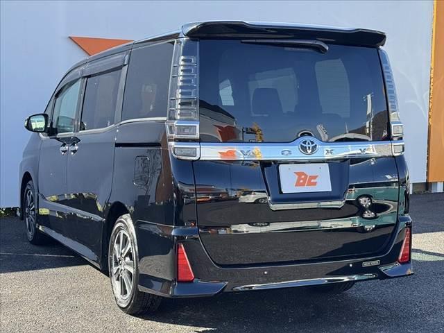 ヴォクシー ＺＳ　煌ＩＩＩ　禁煙車　後期　セーフティセンス　両電スラ　９インチナビ　ＦＤモニター　Ｂカメラ　フルセグ　ＢＴ　ステリモ　スマートキー　クルコン　横滑り防止　Ａストップ　Ａライト　ＬＥＤヘッド　　純１６インチＡＷ（15枚目）