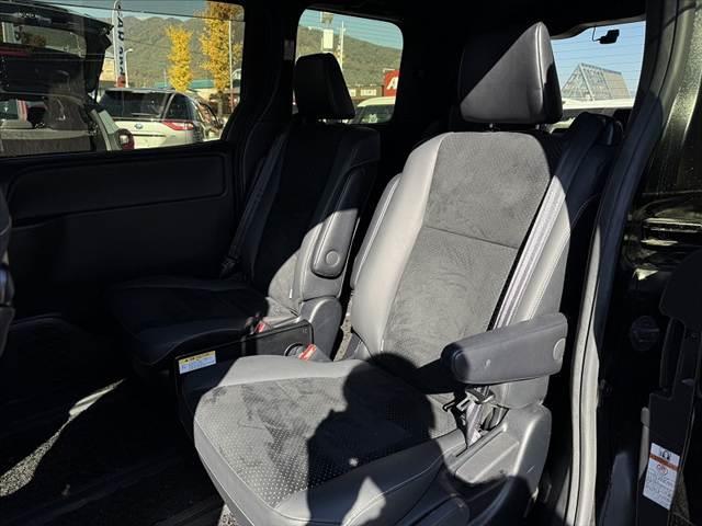 ヴォクシー ＺＳ　煌ＩＩＩ　禁煙車　後期　セーフティセンス　両電スラ　９インチナビ　ＦＤモニター　Ｂカメラ　フルセグ　ＢＴ　ステリモ　スマートキー　クルコン　横滑り防止　Ａストップ　Ａライト　ＬＥＤヘッド　　純１６インチＡＷ（18枚目）