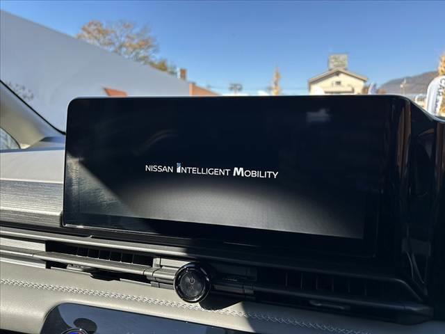 セレナ e-パワー ルキシオン 禁煙車 クリアビューPKG 12.3型ナビ 360度セーフティ 両電スラ インテリキー 合皮シート シートヒーター ステアヒーター 純16インチAW ETC2.0 インテリジェントルームミラー(3枚目)