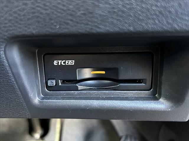 セレナ e-パワー ルキシオン 禁煙車 クリアビューPKG 12.3型ナビ 360度セーフティ 両電スラ インテリキー 合皮シート シートヒーター ステアヒーター 純16インチAW ETC2.0 インテリジェントルームミラー(6枚目)