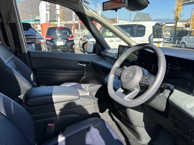 セレナ e-パワー ルキシオン 禁煙車 クリアビューPKG 12.3型ナビ 360度セーフティ 両電スラ インテリキー 合皮シート シートヒーター ステアヒーター 純16インチAW ETC2.0 インテリジェントルームミラー(16枚目)