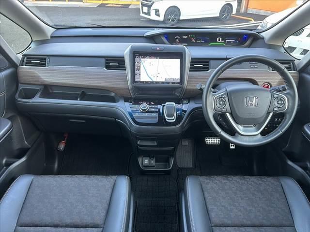 フリードハイブリッド ハイブリッド・クロスターホンダセンシング　禁煙車　車検整備付　後期　９型ナビ　ホンダセンシング　フルセグ　バックカメラ　両電スラ　ＬＥＤヘッド　オートライト　スマートキー　純１５インチＡＷ　合皮コンビシート　ルーフレール　ＥＴＣ　ドラレコ（2枚目）