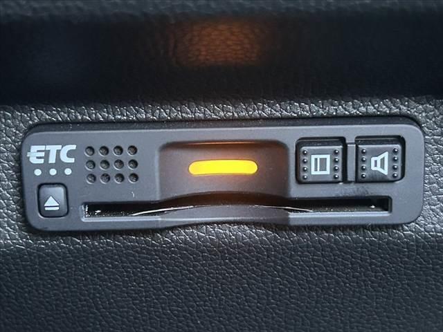 フリードハイブリッド ハイブリッド・クロスターホンダセンシング　禁煙車　車検整備付　後期　９型ナビ　ホンダセンシング　フルセグ　バックカメラ　両電スラ　ＬＥＤヘッド　オートライト　スマートキー　純１５インチＡＷ　合皮コンビシート　ルーフレール　ＥＴＣ　ドラレコ（5枚目）