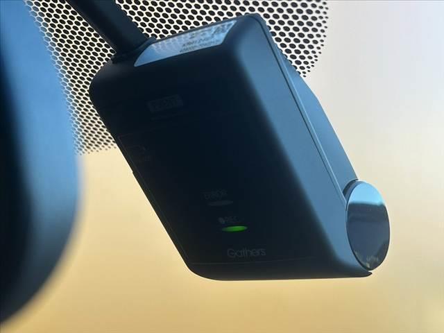 フリードハイブリッド ハイブリッド・クロスターホンダセンシング　禁煙車　車検整備付　後期　９型ナビ　ホンダセンシング　フルセグ　バックカメラ　両電スラ　ＬＥＤヘッド　オートライト　スマートキー　純１５インチＡＷ　合皮コンビシート　ルーフレール　ＥＴＣ　ドラレコ（6枚目）