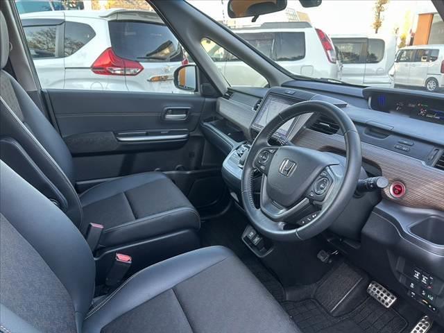 フリードハイブリッド ハイブリッド・クロスターホンダセンシング　禁煙車　車検整備付　後期　９型ナビ　ホンダセンシング　フルセグ　バックカメラ　両電スラ　ＬＥＤヘッド　オートライト　スマートキー　純１５インチＡＷ　合皮コンビシート　ルーフレール　ＥＴＣ　ドラレコ（16枚目）