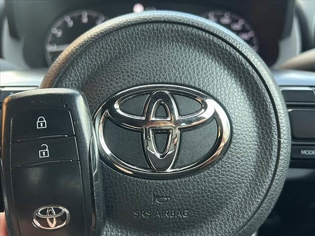 ヤリス Ｘ　禁煙車　車検整備付　純正ナビ　バックガイドモニター　クリアランスソナー　セーフティセンス　レーンキープ　パーキングサポート　スマートキー　ドラレコ　ステリモ　ＥＴＣ　ウレタン製ステア　バニティミラー（3枚目）