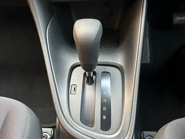 ヤリス Ｘ　禁煙車　車検整備付　純正ナビ　バックガイドモニター　クリアランスソナー　セーフティセンス　レーンキープ　パーキングサポート　スマートキー　ドラレコ　ステリモ　ＥＴＣ　ウレタン製ステア　バニティミラー（7枚目）