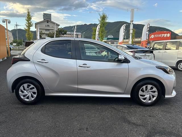 ヤリス Ｘ　禁煙車　車検整備付　純正ナビ　バックガイドモニター　クリアランスソナー　セーフティセンス　レーンキープ　パーキングサポート　スマートキー　ドラレコ　ステリモ　ＥＴＣ　ウレタン製ステア　バニティミラー（12枚目）