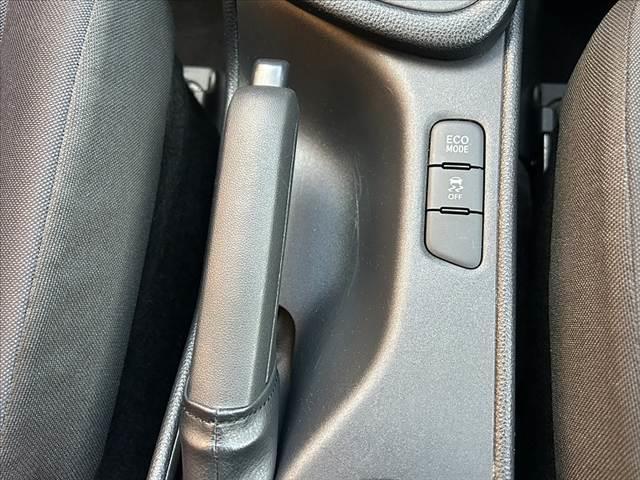 ヤリス Ｘ　禁煙車　車検整備付　純正ナビ　バックガイドモニター　クリアランスソナー　セーフティセンス　レーンキープ　パーキングサポート　スマートキー　ドラレコ　ステリモ　ＥＴＣ　ウレタン製ステア　バニティミラー（27枚目）