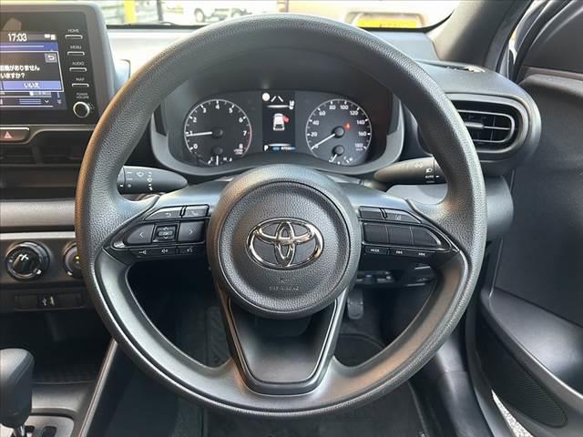 ヤリス Ｘ　禁煙車　車検整備付　純正ナビ　バックガイドモニター　クリアランスソナー　セーフティセンス　レーンキープ　パーキングサポート　スマートキー　ドラレコ　ステリモ　ＥＴＣ　ウレタン製ステア　バニティミラー（30枚目）