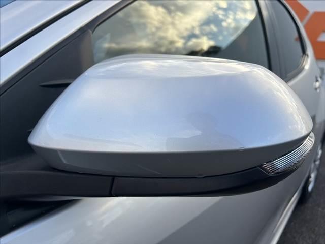 ヤリス Ｘ　禁煙車　車検整備付　純正ナビ　バックガイドモニター　クリアランスソナー　セーフティセンス　レーンキープ　パーキングサポート　スマートキー　ドラレコ　ステリモ　ＥＴＣ　ウレタン製ステア　バニティミラー（32枚目）